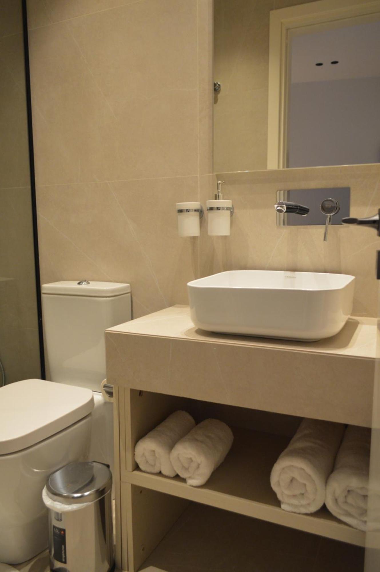 לרנקה Leondiana Boutique Hotel מראה חיצוני תמונה